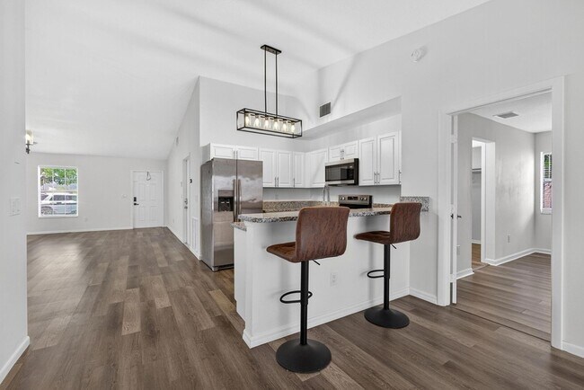 Building Photo - 5058 Canal Cir E