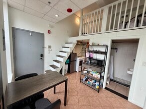 Building Photo - 72 Kneeland St