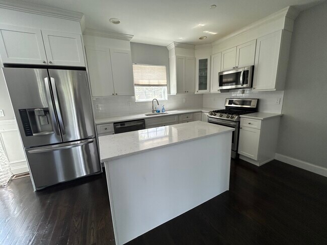 Kitchen - 324 Cross St