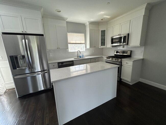 Kitchen - 324 Cross St
