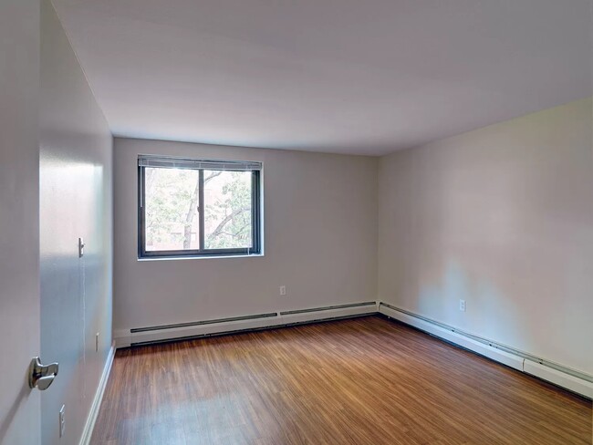 Building Photo - 30 Rockingham Ave