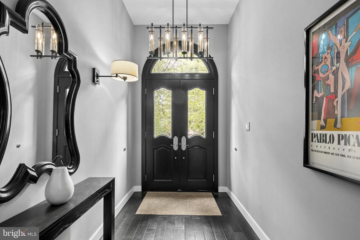 Foto principal - 1324 Q St NW