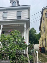Building Photo - 256 Walnut St