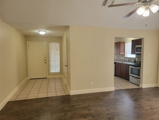 Building Photo - 6207 Pleasant Stream Dr