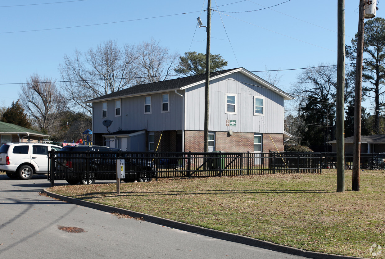 Building Photo - Vesta Village