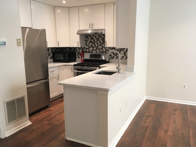 Building Photo - Gorgeous 3 BR/2.5 BA Townhome in Elkridge!