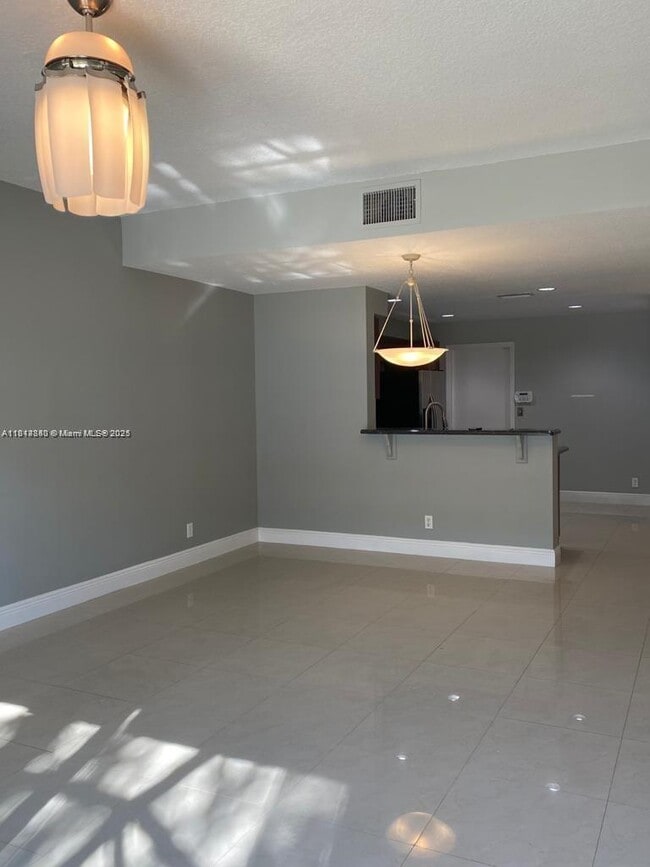Building Photo - 1390 Veracruz Ln