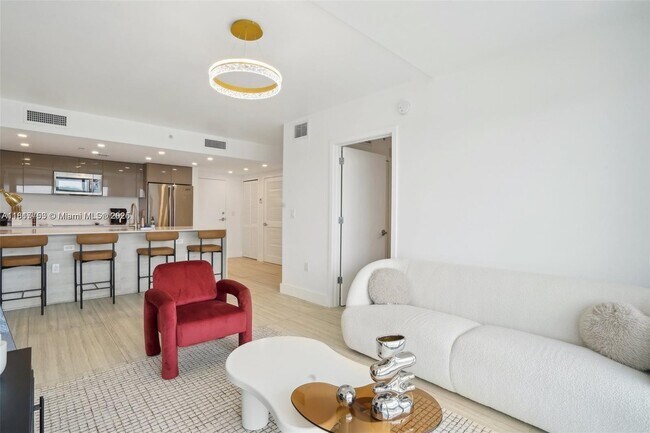 Foto del edificio - 13800 Highland Dr