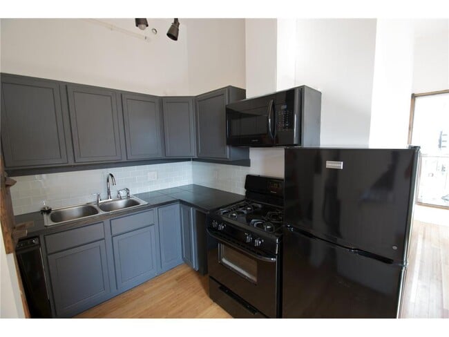 Building Photo - 25 E 26th St