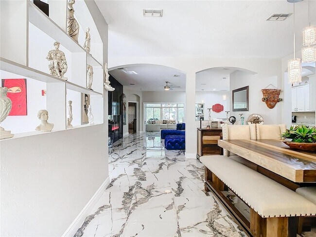 Foto del edificio - 16829 Midsummer Ln