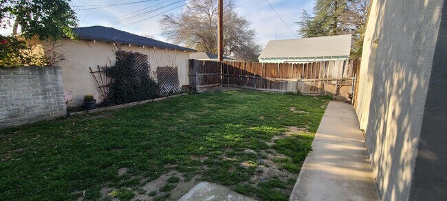 Foto del edificio - 2620 Truxtun Ave