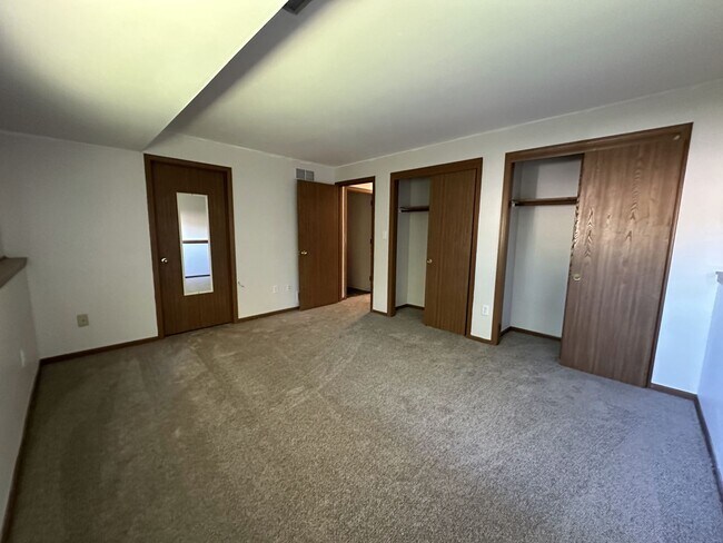 Foto del edificio - 3355-3357 S. 113th Street