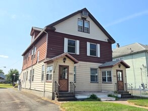 Building Photo - 21 Oakwood St