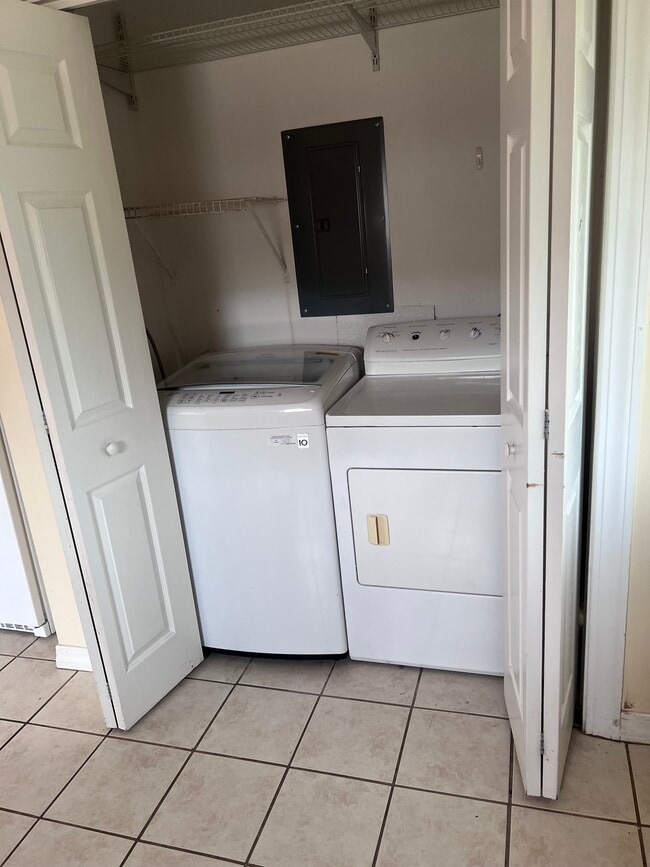 washer and dryer off kitchen - 929 Avery Ave