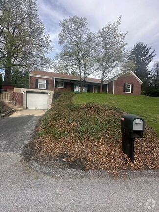Building Photo - 1371 Irving Rd