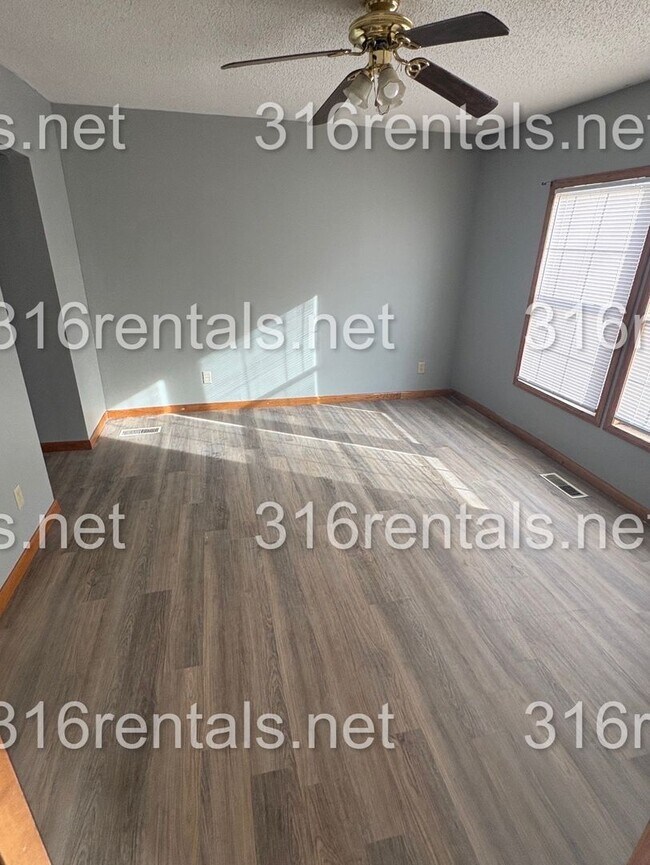 Building Photo - $925 - 3 bed 1 bath - Single Family Home