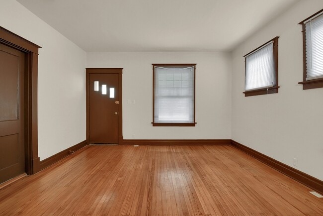 Foto del edificio - 9459 Midland Blvd