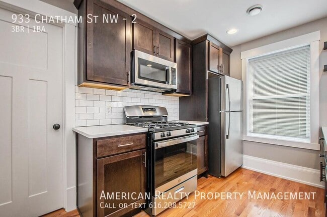 Foto del edificio - 933 Chatham St NW