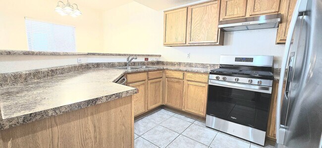 Foto del edificio - Beautiful 3 Bedroom, 2 Bath Condo In The NE!