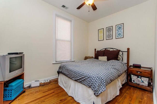 Foto del edificio - 1827 N Hermitage Ave