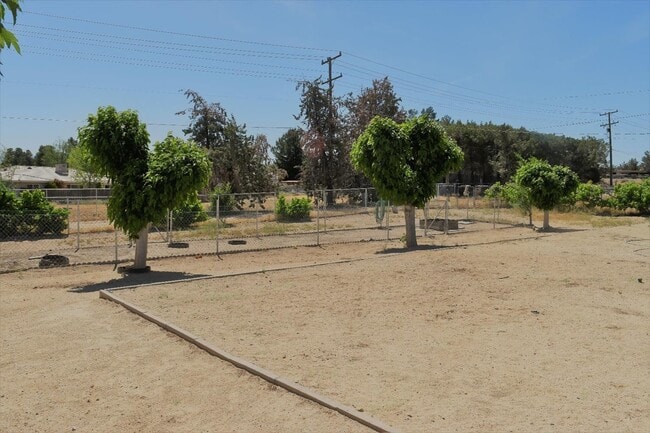 Building Photo - 4 bedrooms House for rent
