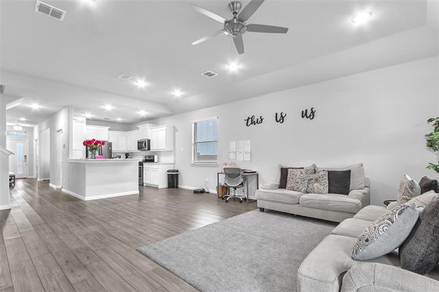 Foto del edificio - 7103 Rolling Waters Wy