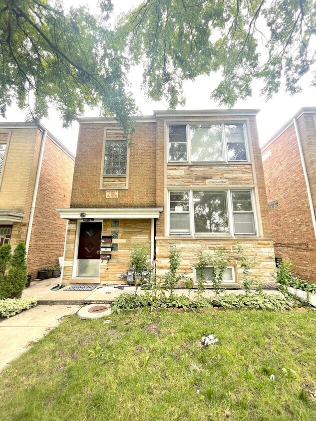 Foto principal - 5127 N Springfield Ave