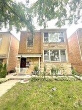Building Photo - 5127 N Springfield Ave