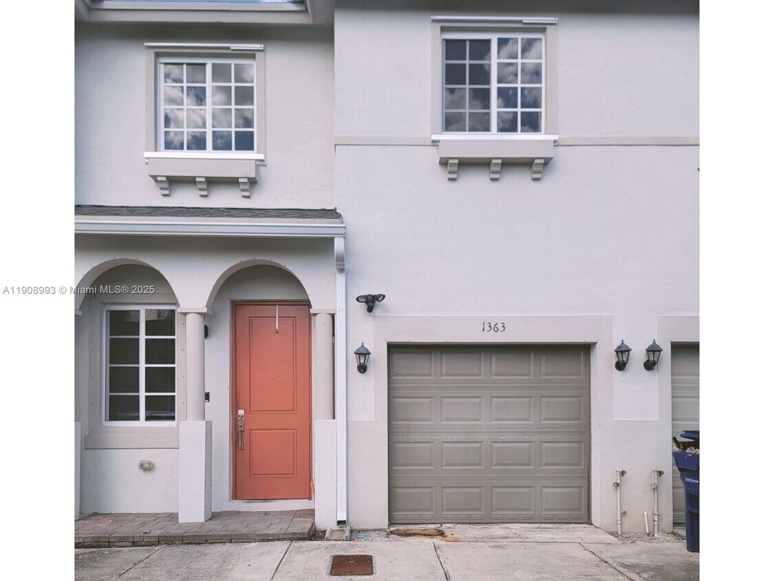 Foto principal - 1363 NW 208th Terrace