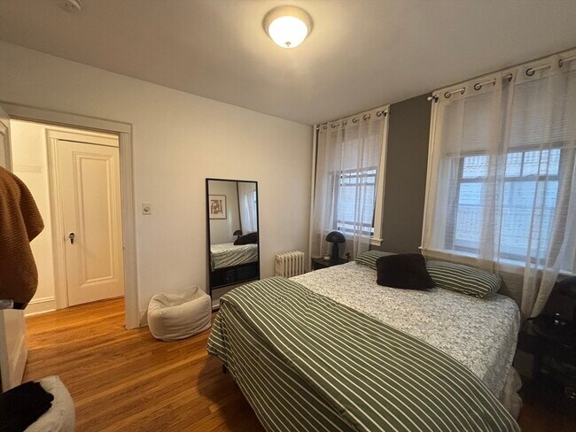 Foto del edificio - 249 Chestnut Hill Ave