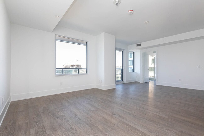 Building Photo - 480 Front St W