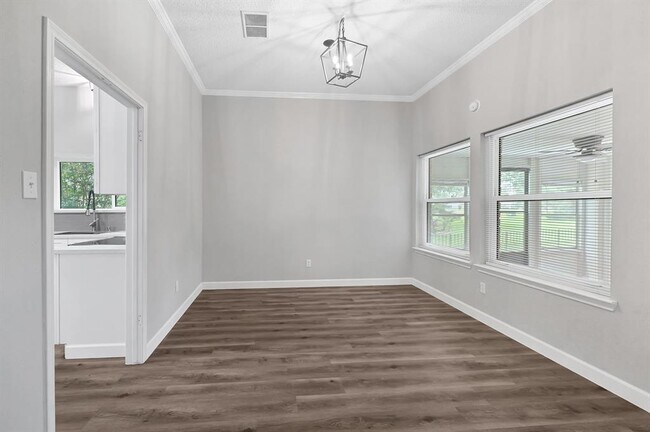 Building Photo - 802 Birchview Ct