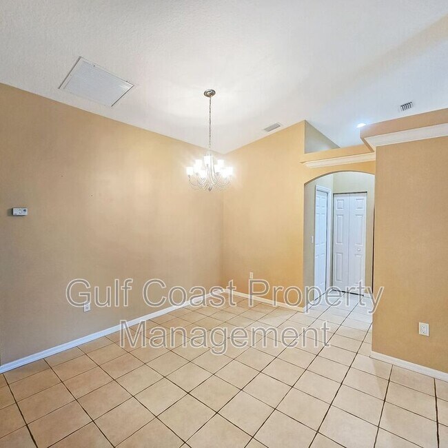Foto del edificio - 116 51st St Cir E