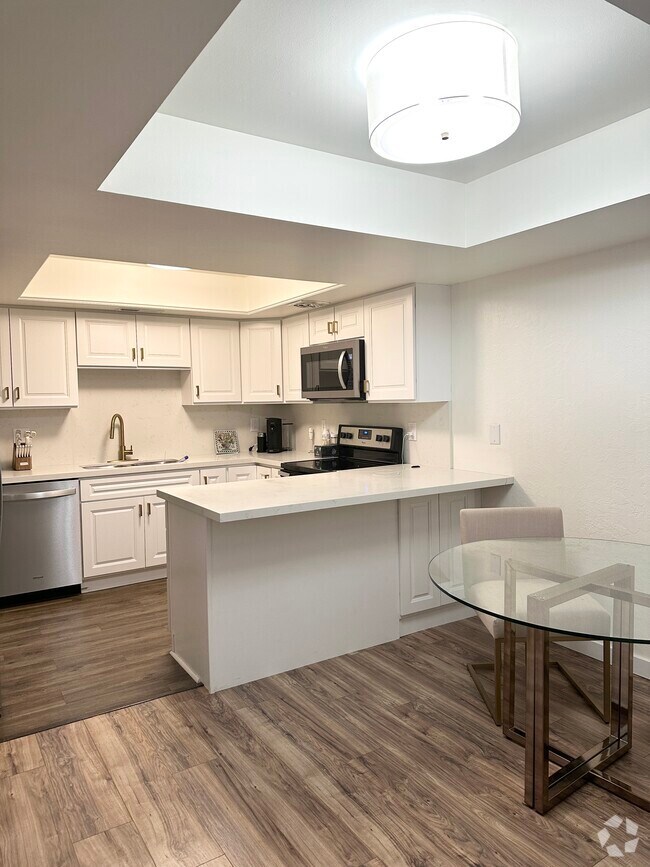 Cottonwood Meadows Apartments for Rent with Hardwood Floors Holladay