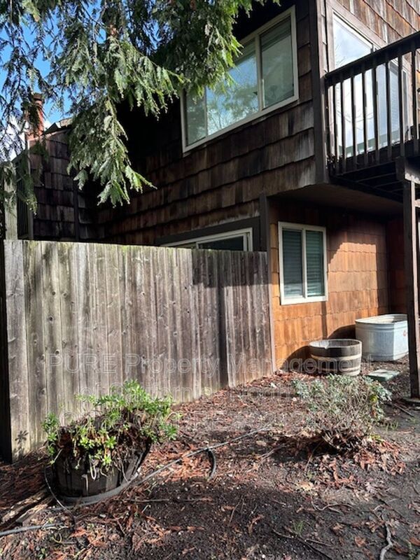 1313 Parkway Dr, Rohnert Park, CA 94928 House Rental in Rohnert Park
