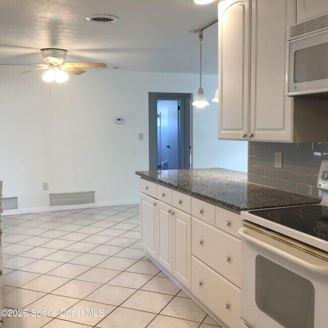 Foto del edificio - 2360 Warwick Rd