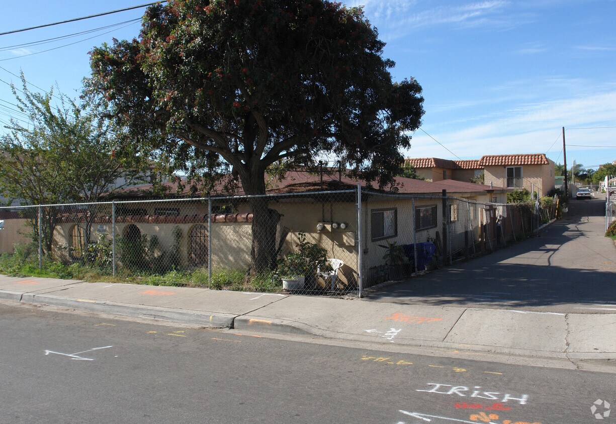 Foto del edificio - 233-237 Cottonwood Rd