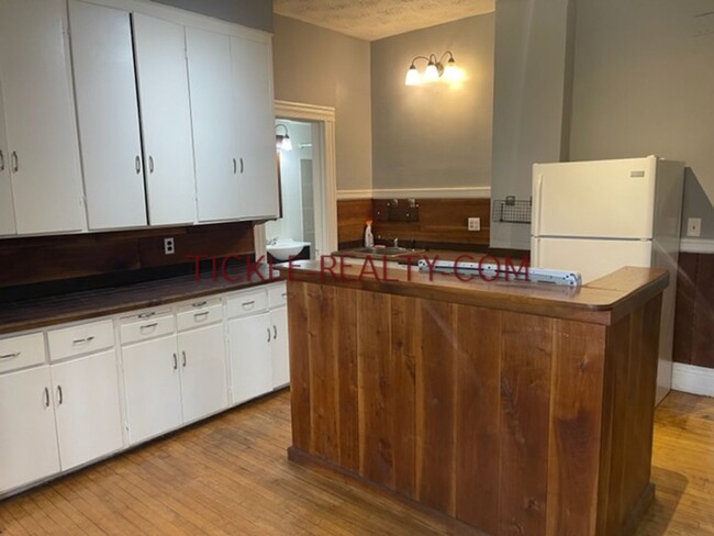Building Photo - 14 Rowley Street