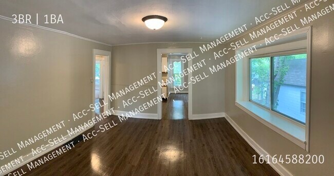 Building Photo - NE 3 bedroom upstairs apartment on College