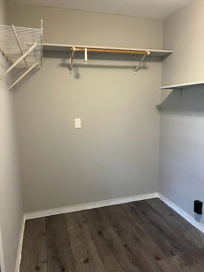 Laundry Room - 1037 Windsor Rd