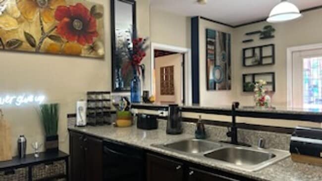 Building Photo - Fully Furnished 2 Bedroom 2 Bath Condo in ...