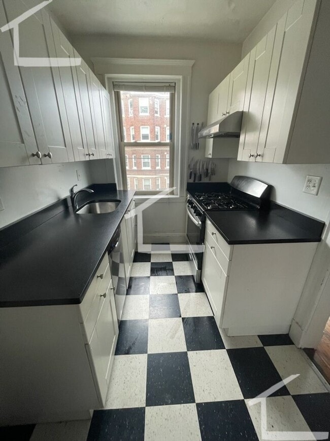 Building Photo - UPDATED ALLSTON 1.5 BED WITH UPDATED KITCHEN
