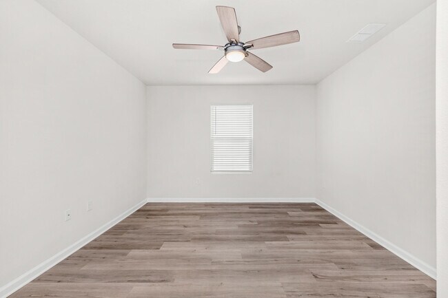 Building Photo - 5277 Peach Dr