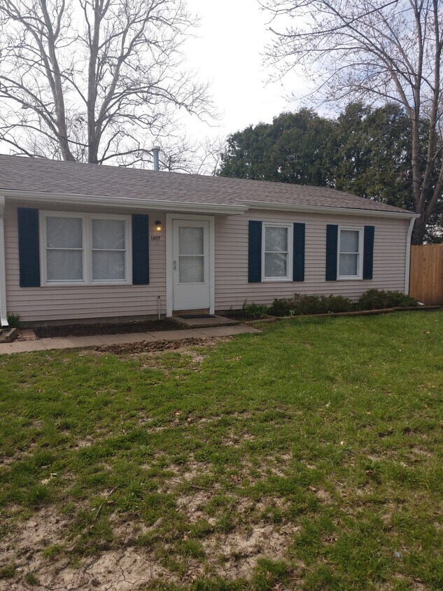 Foto principal - 1807 Southwood Dr