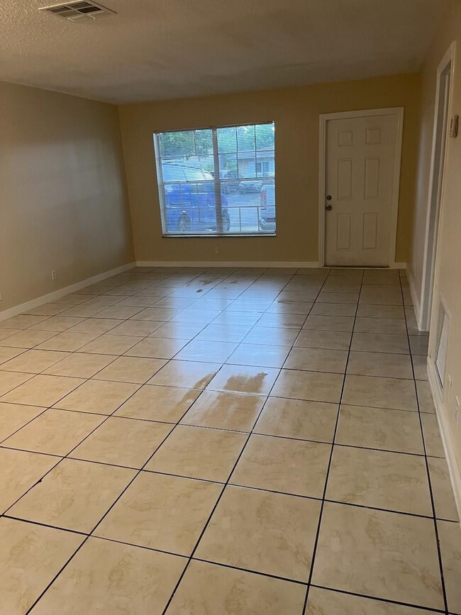 Foto del edificio - 1461 NW 22nd St