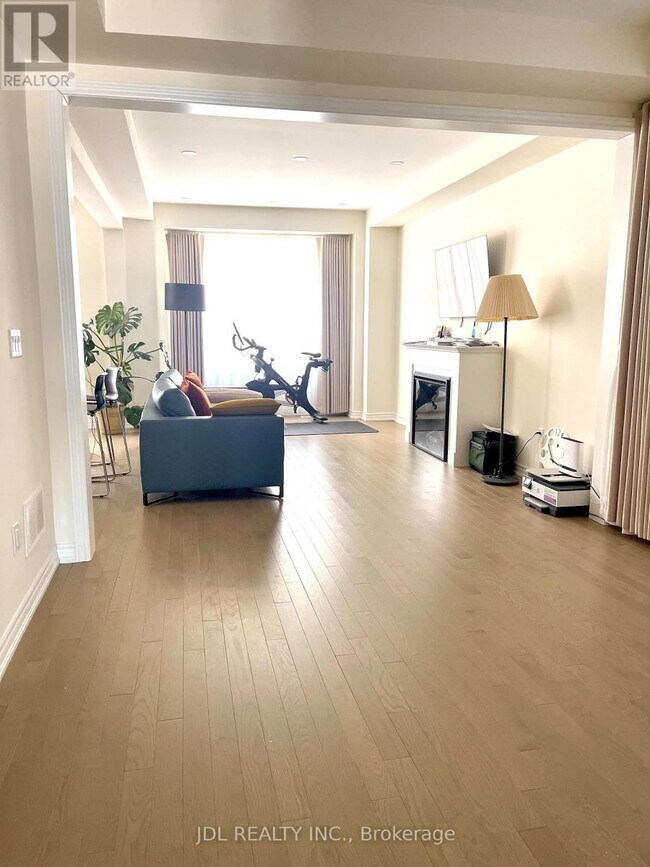 Photo du bâtiment - 3167 Blazing Star Ave