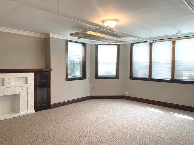 Building Photo - 4631 N Keating Ave
