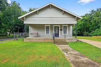 Building Photo - 300 W Moore St