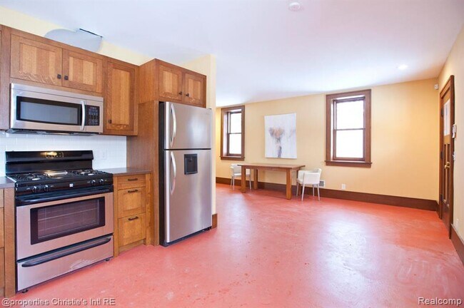 Foto del edificio - 3016 E Grand Blvd