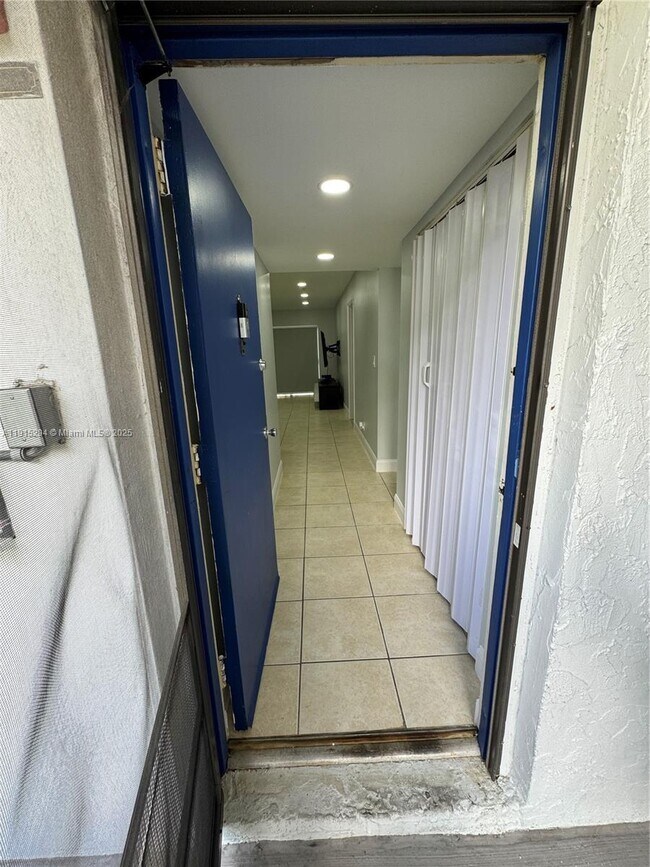 Foto del edificio - 7561 NW 16th St